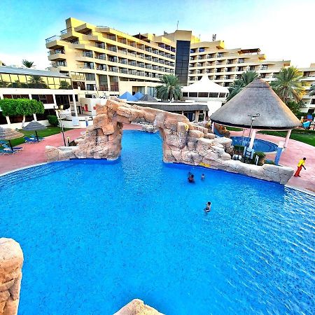 ดานัท อัล ไอน์ รีสอร์ท อัลอิน ภายนอก รูปภาพ The swimming pool at the hotel