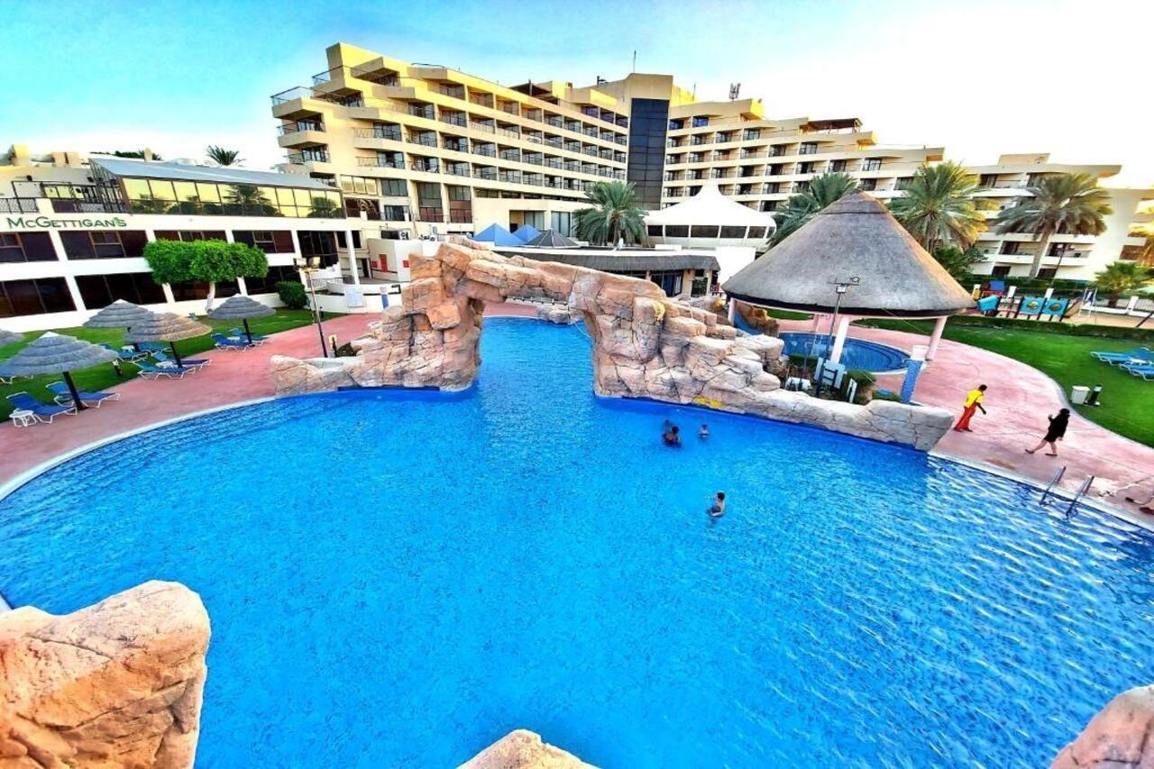 ดานัท อัล ไอน์ รีสอร์ท อัลอิน ภายนอก รูปภาพ The swimming pool at the hotel