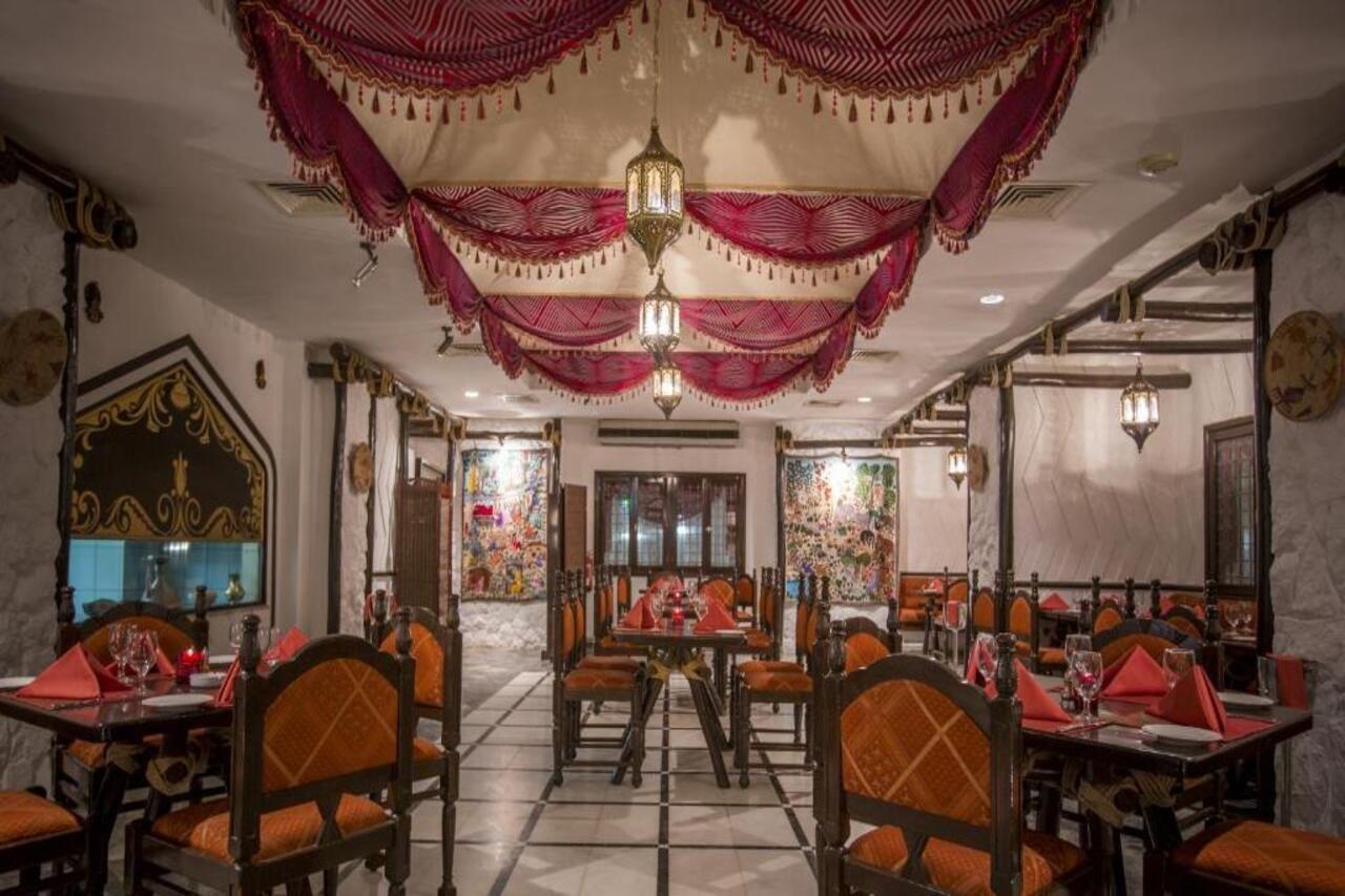 ดานัท อัล ไอน์ รีสอร์ท อัลอิน ภายนอก รูปภาพ The interior of the restaurant