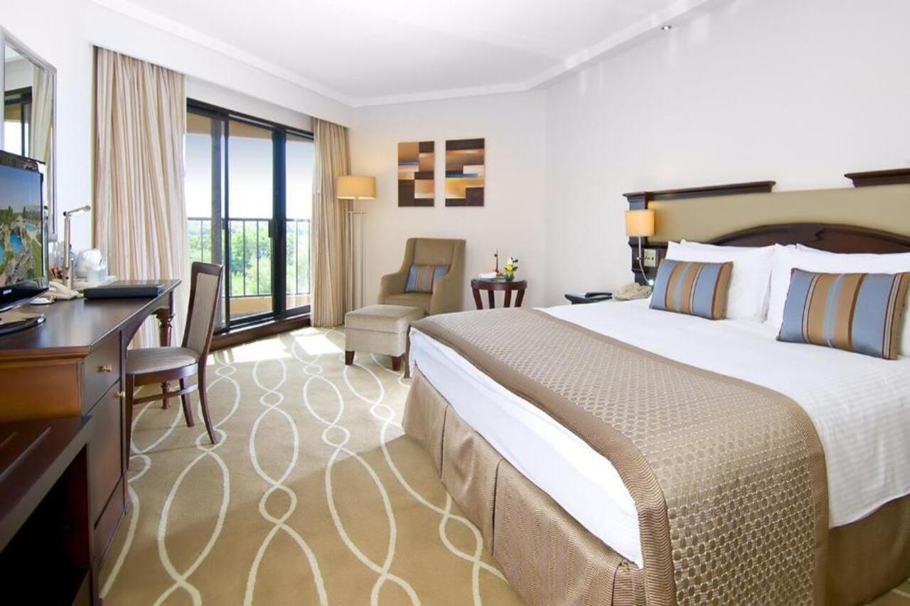 ดานัท อัล ไอน์ รีสอร์ท อัลอิน ภายนอก รูปภาพ A room at the Jumeirah Creekside