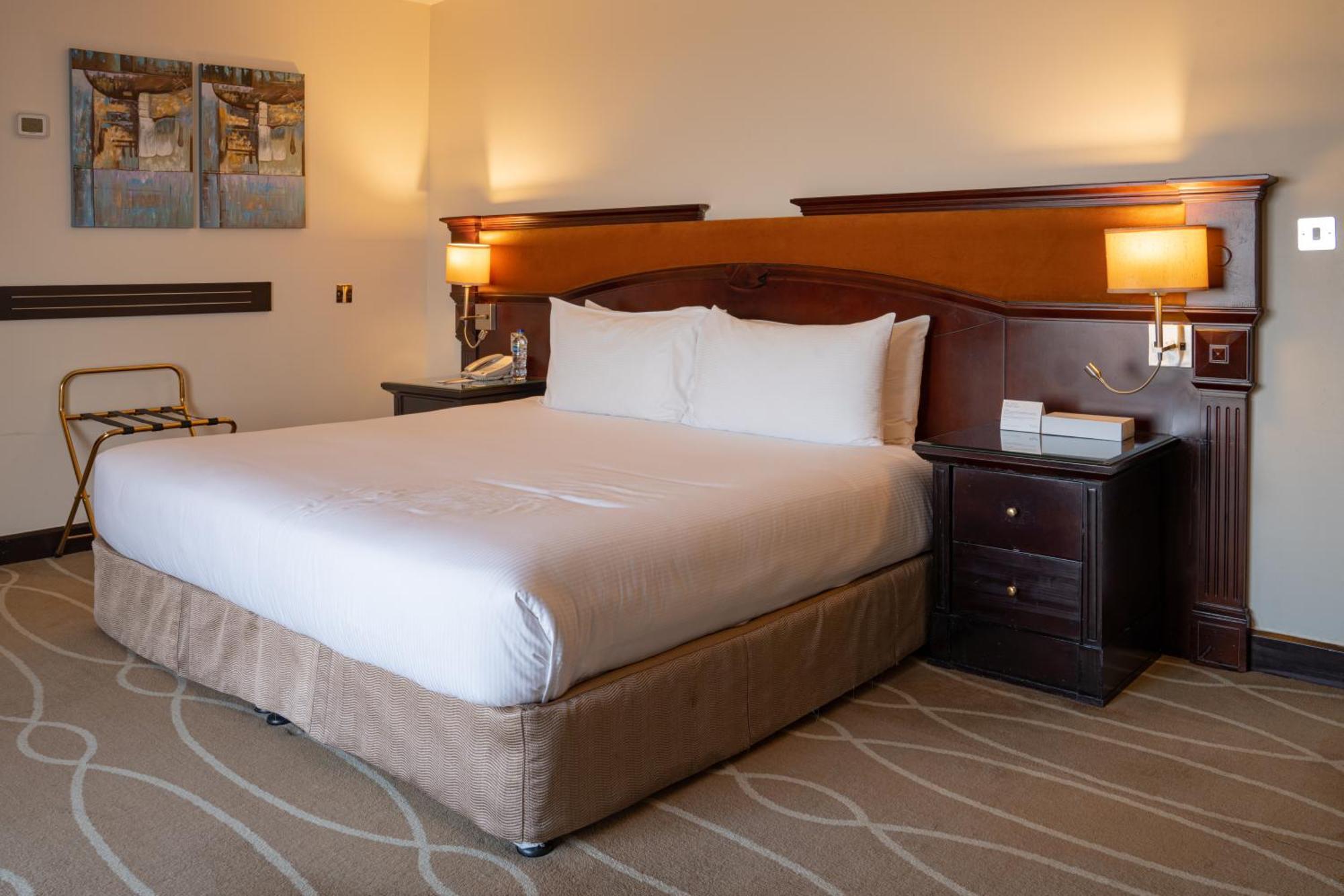 ดานัท อัล ไอน์ รีสอร์ท อัลอิน ภายนอก รูปภาพ A bedroom at the hotel