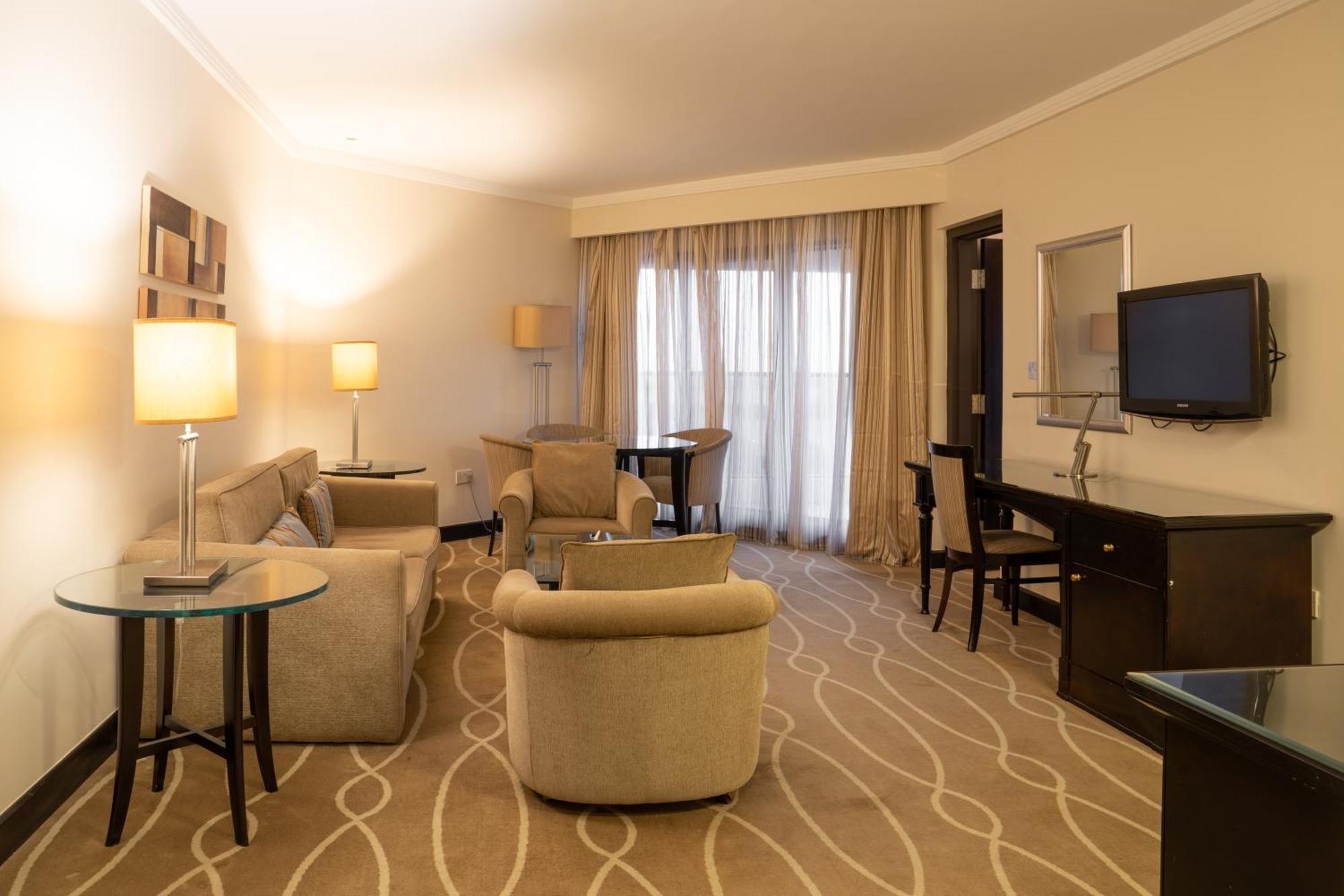 ดานัท อัล ไอน์ รีสอร์ท อัลอิน ภายนอก รูปภาพ A suite at the hotel