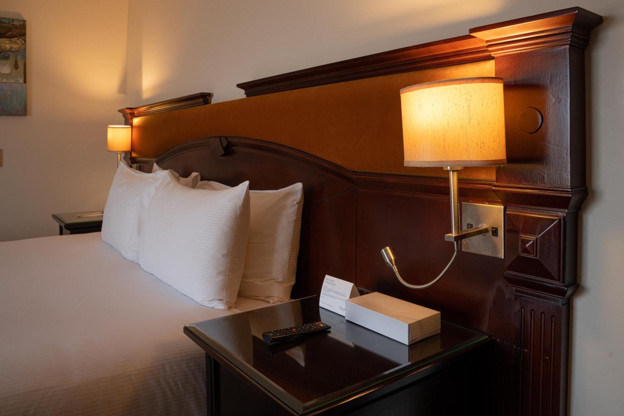 ดานัท อัล ไอน์ รีสอร์ท อัลอิน ภายนอก รูปภาพ A bedside table