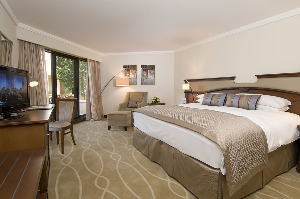 ดานัท อัล ไอน์ รีสอร์ท อัลอิน ภายนอก รูปภาพ A guest room at the Four Seasons Hotel