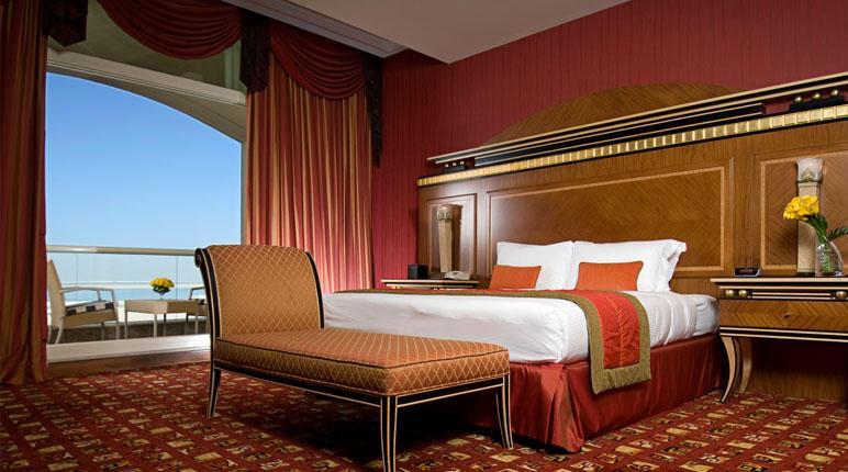 ดานัท อัล ไอน์ รีสอร์ท อัลอิน ภายนอก รูปภาพ A bedroom at the Jumeirah Beach Hotel
