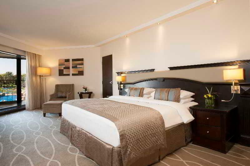 ดานัท อัล ไอน์ รีสอร์ท อัลอิน ภายนอก รูปภาพ A bedroom at the hotel